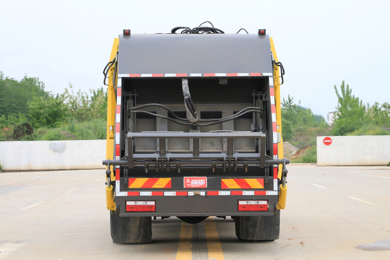 東風專底D3L壓縮式垃圾車（13方）