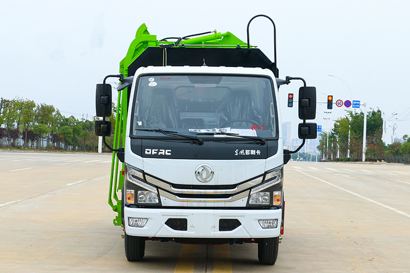 東風小多利卡側裝挂桶垃圾車（10.5方）