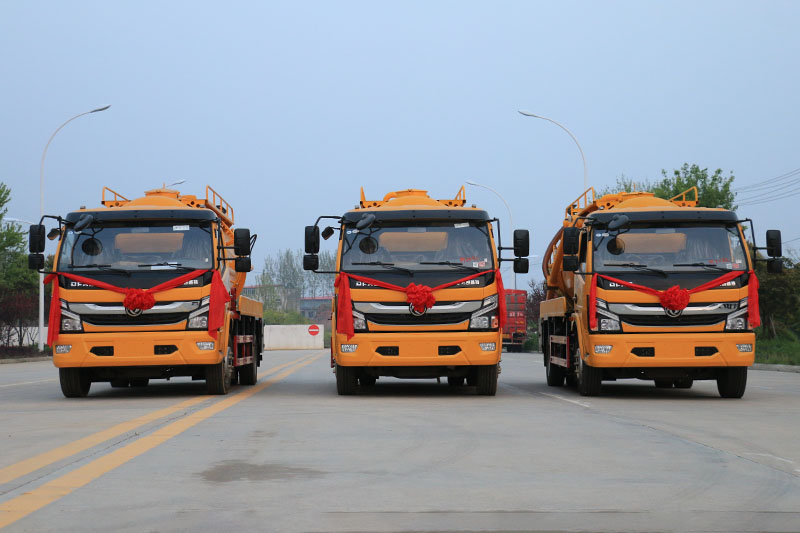 東風大多利卡清洗吸污車（一(yī)體罐）（清水 污水9.5方）