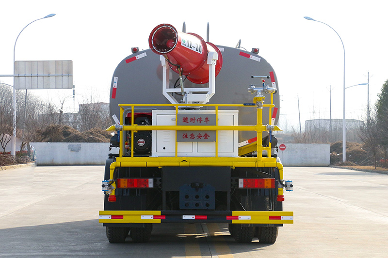 東風天龍噴霧車（18.5方）（30米霧炮）