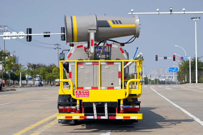 D6   5方灑水、霧炮車